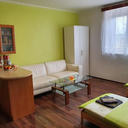 Cozy Flat Near To Center Praag